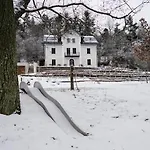 Tauhaus Villa Manetin